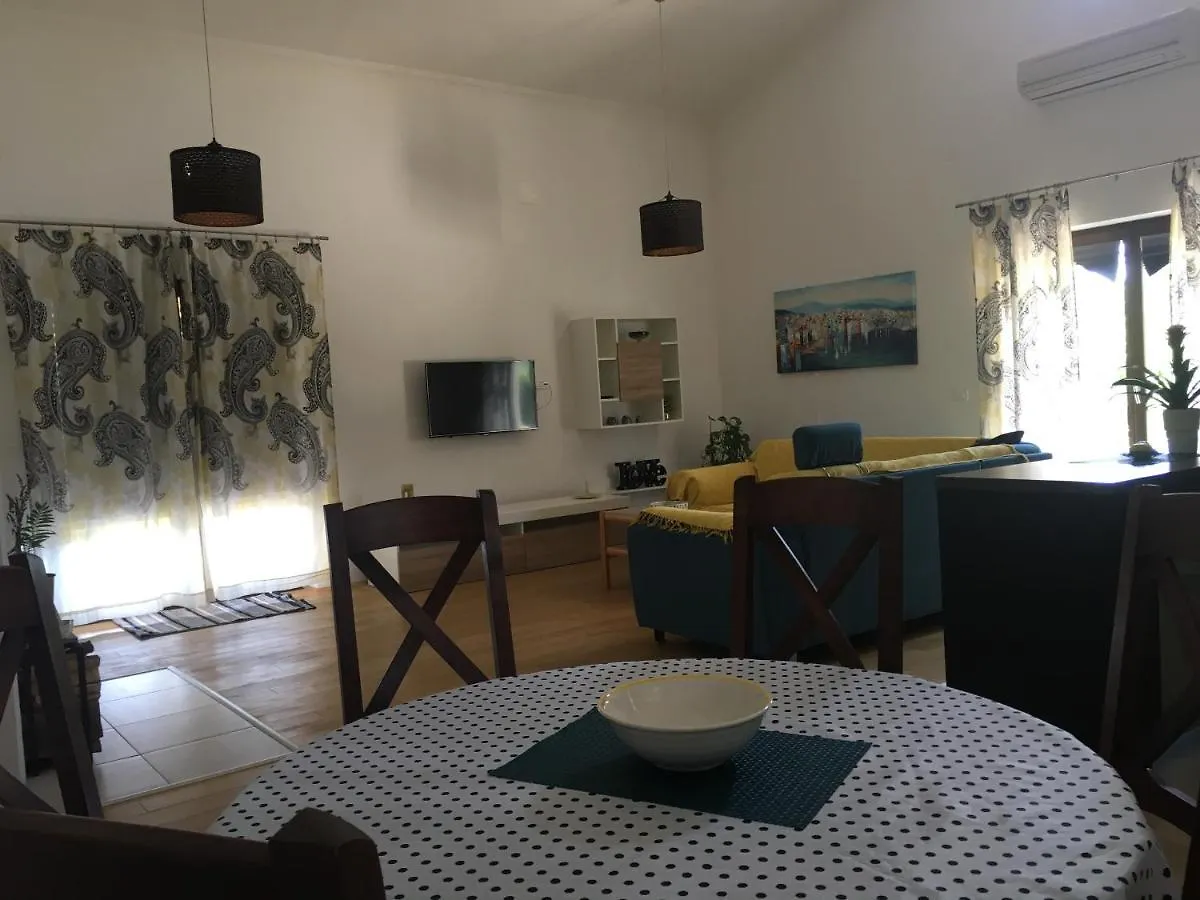 Holiday House Emc Umag 0*,