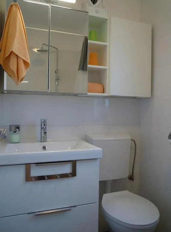 Holiday House Emc Umag 0*,