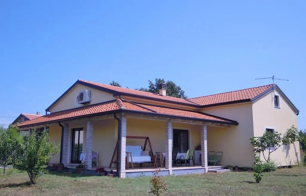 Holiday House Emc Umag